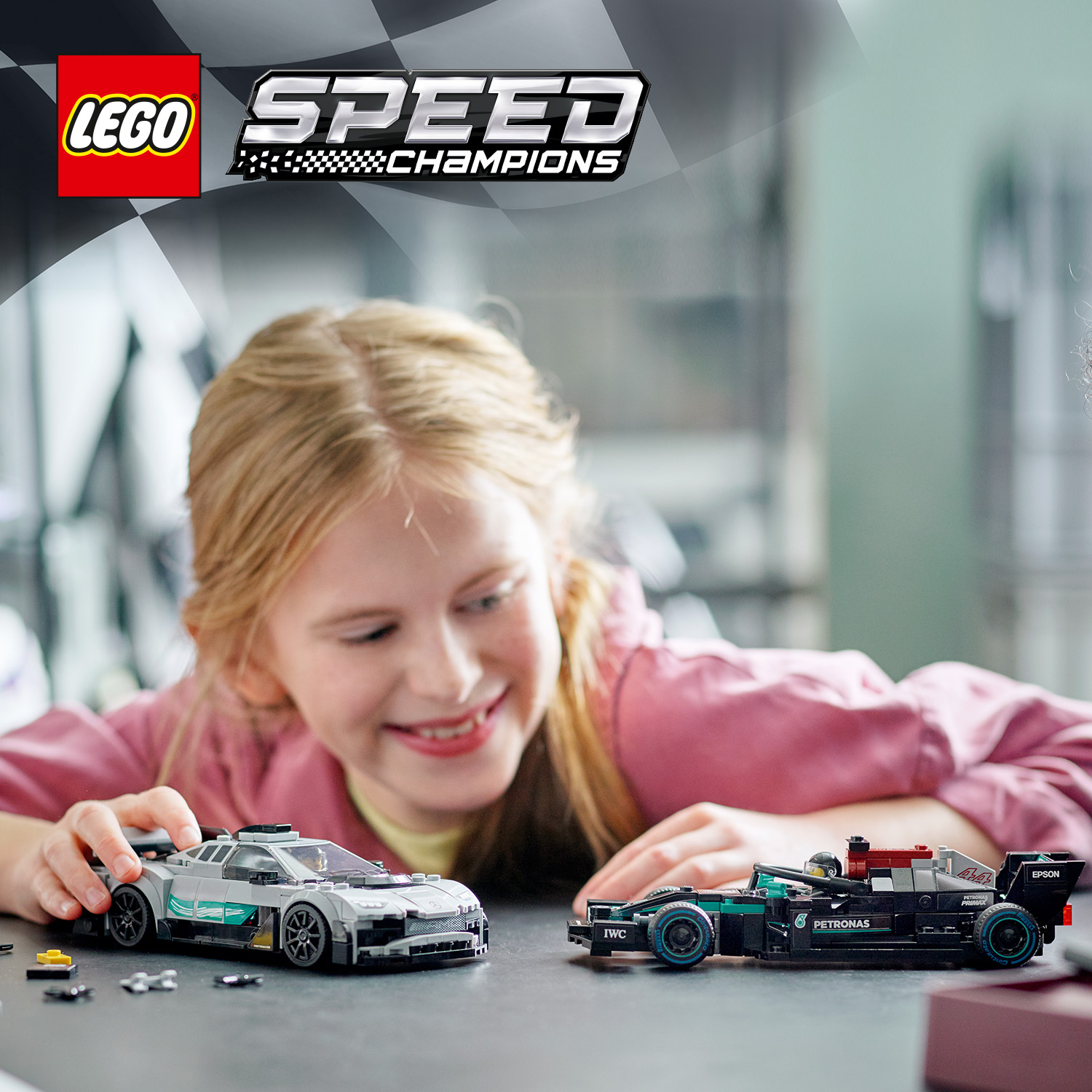 Stavebnice LEGO® se 2 závoďáky Mercedes-AMG